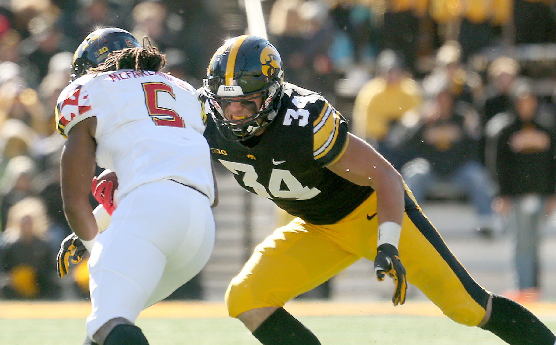 102018-Iowa-Maryland FB-029
